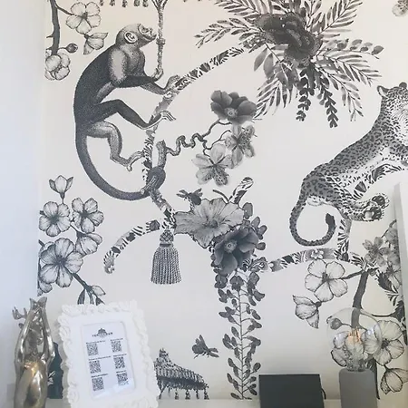 Daire W - The Boutique *